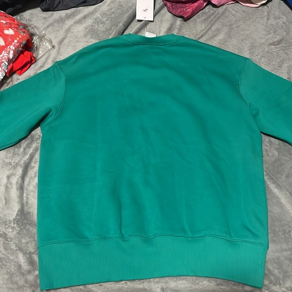 Womens nike oversized crew neck sweatshirt - Picture 2 of 4